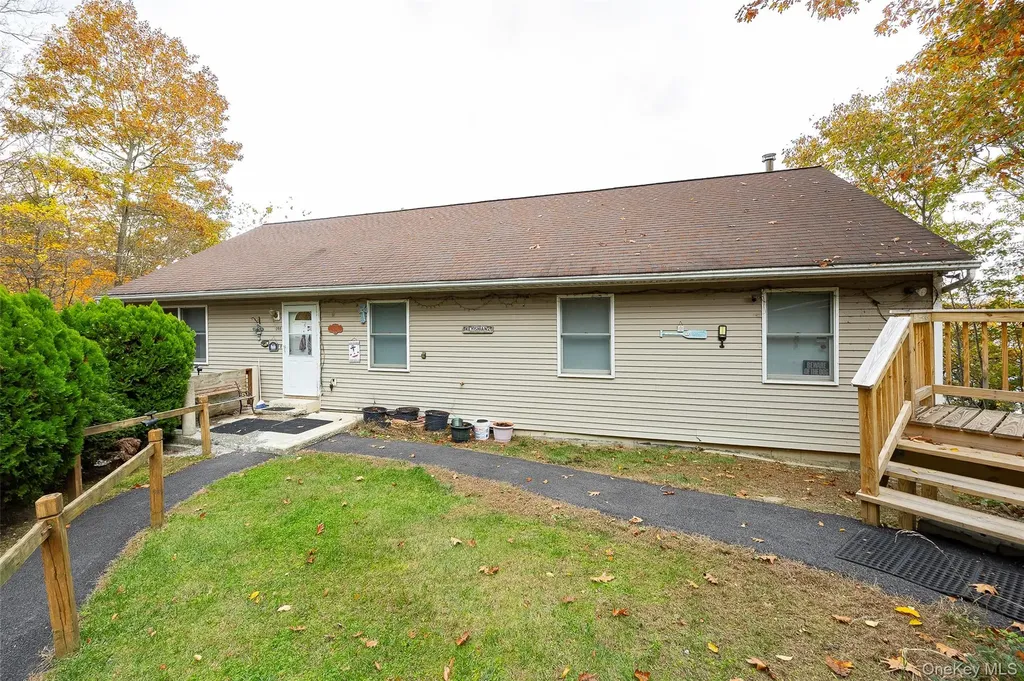 1098 292 Route Holmes NY 12531