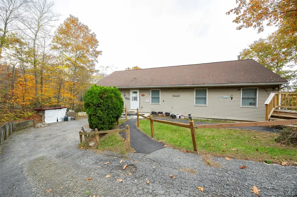 1098 292 Route Holmes NY 12531