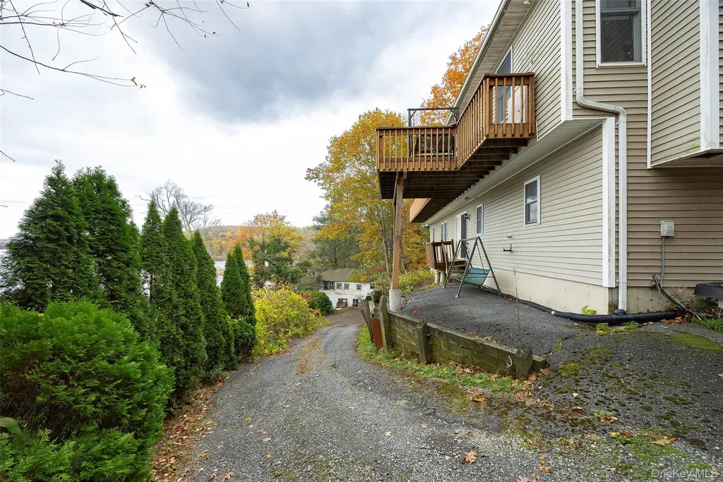 1098 292 Route Holmes NY 12531