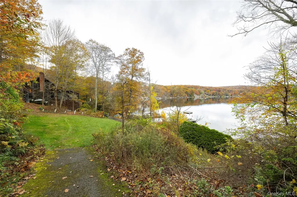 1098 292 Route Holmes NY 12531