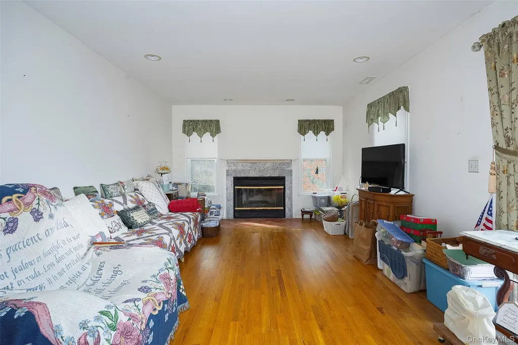 1098 292 Route Holmes NY 12531