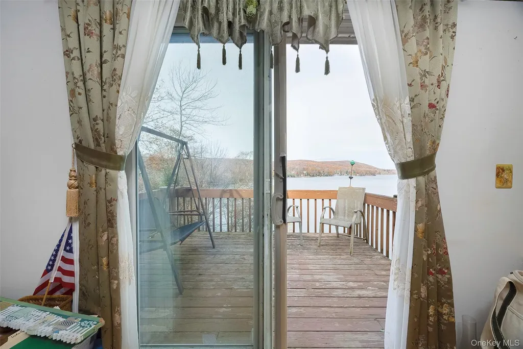 1098 292 Route Holmes NY 12531