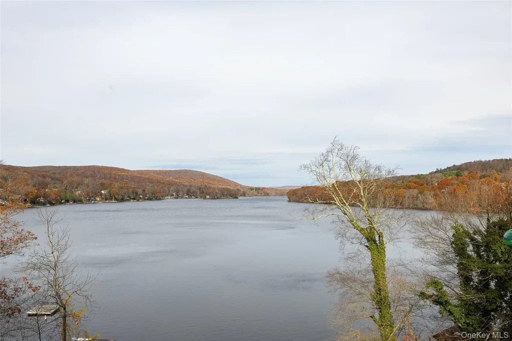 1098 292 Route Holmes NY 12531