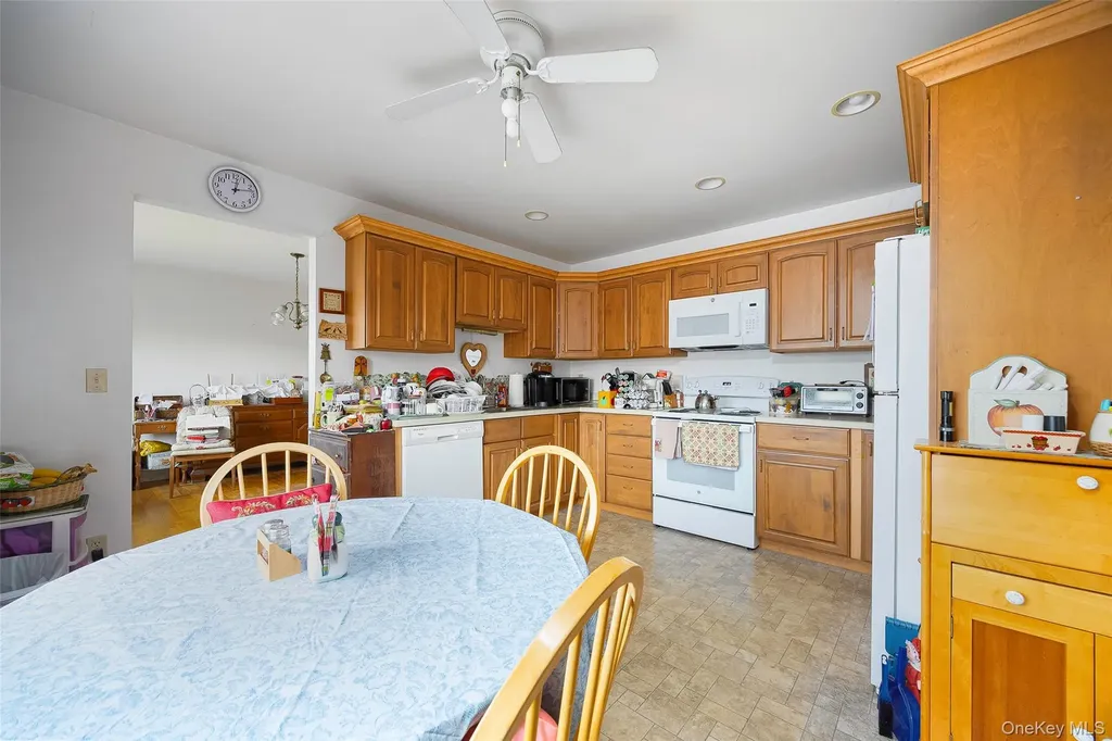 1098 292 Route Holmes NY 12531