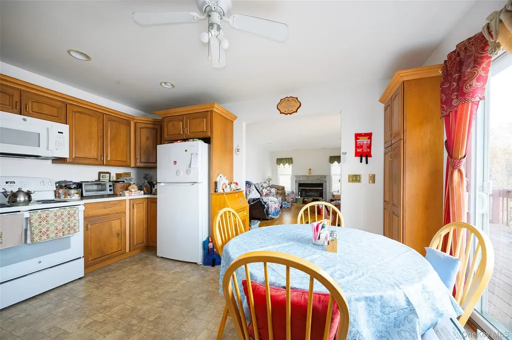 1098 292 Route Holmes NY 12531
