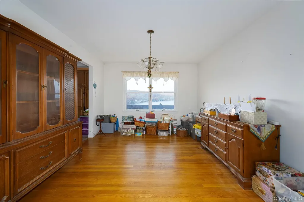 1098 292 Route Holmes NY 12531