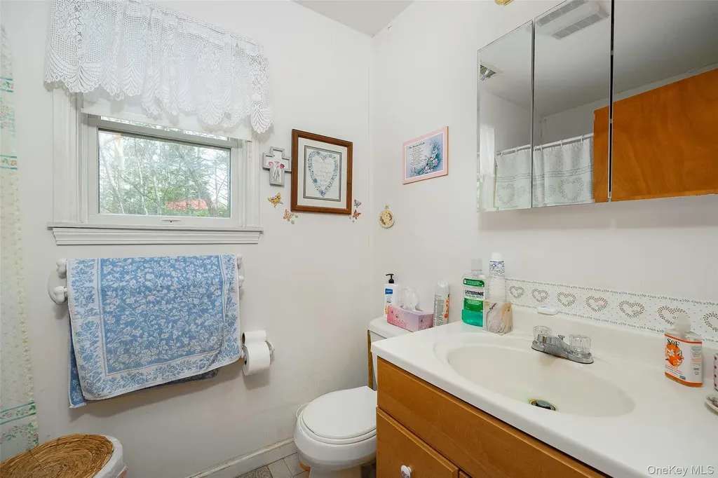 1098 292 Route Holmes NY 12531