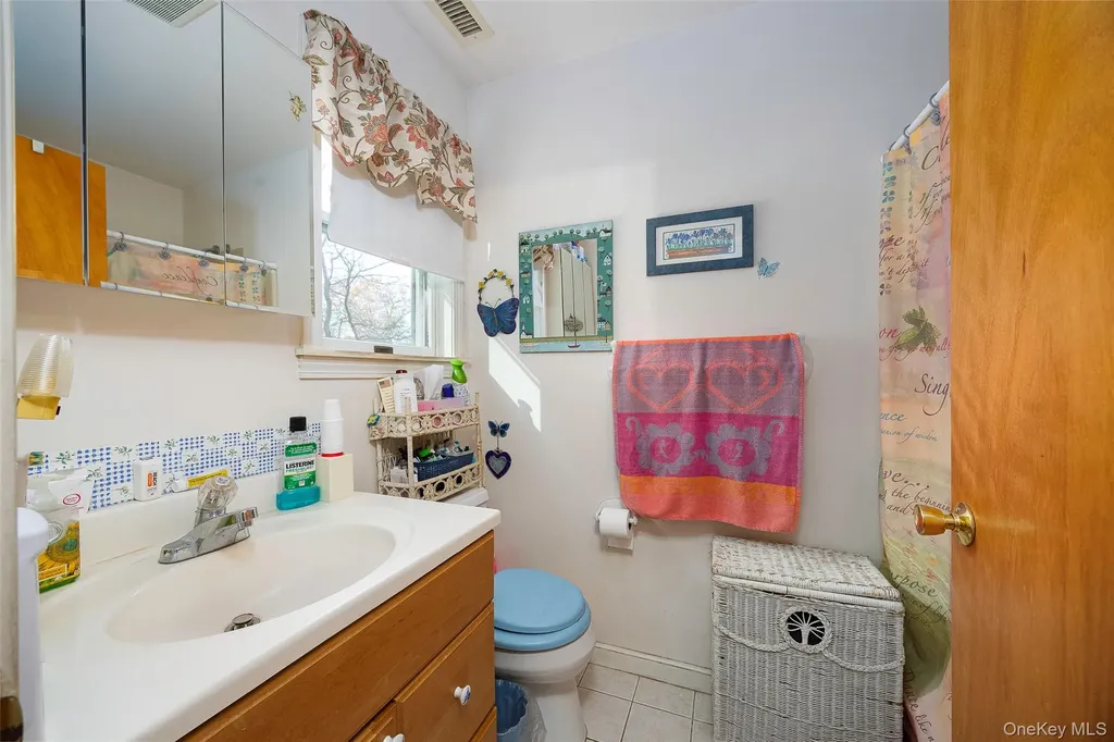 1098 292 Route Holmes NY 12531