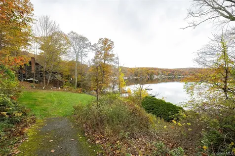 1098 292 Route Holmes NY 12531