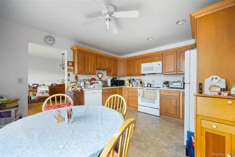1098 292 Route Holmes NY 12531