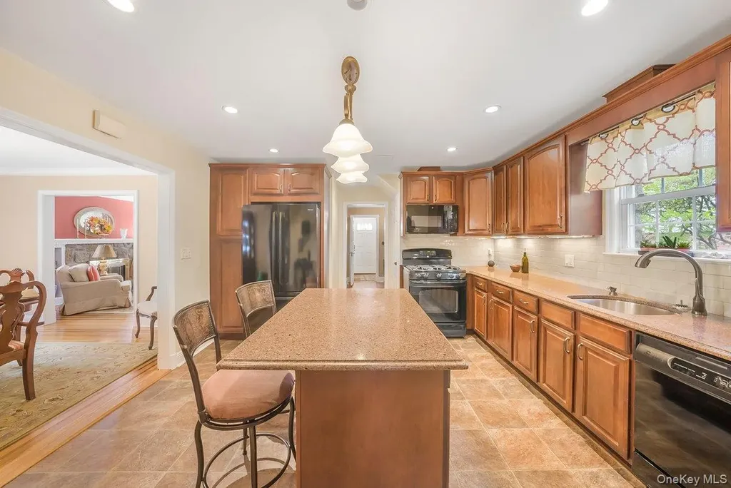 21 Huntington Drive Yonkers NY 10704