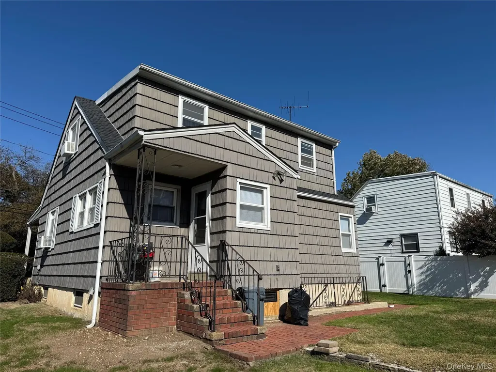 273 Mott Avenue Lawrence NY 11559