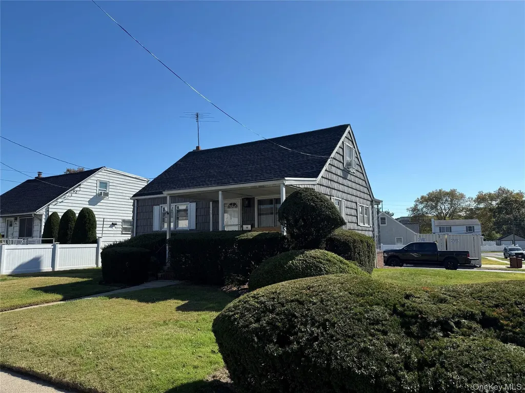 273 Mott Avenue Lawrence NY 11559