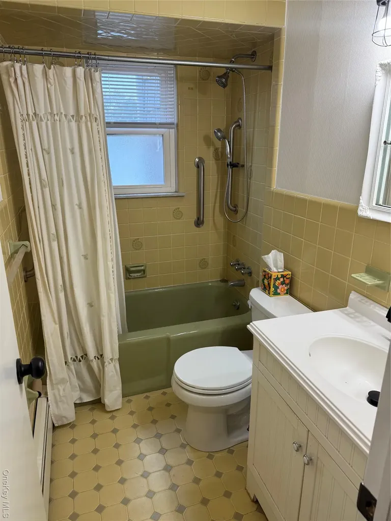 273 Mott Avenue Lawrence NY 11559