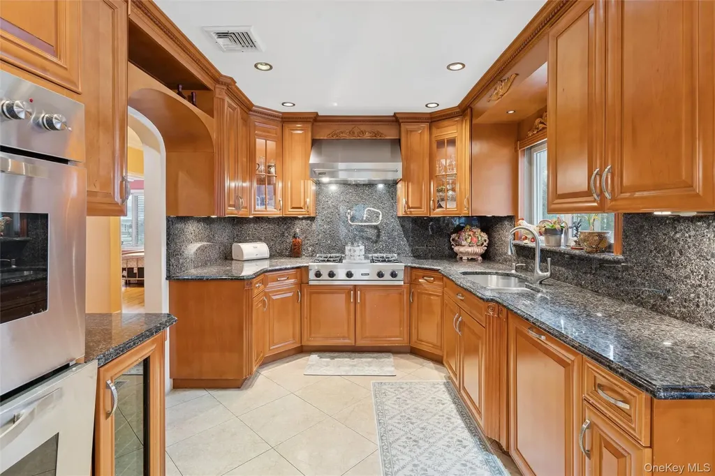615 E State Street Long Beach NY 11561