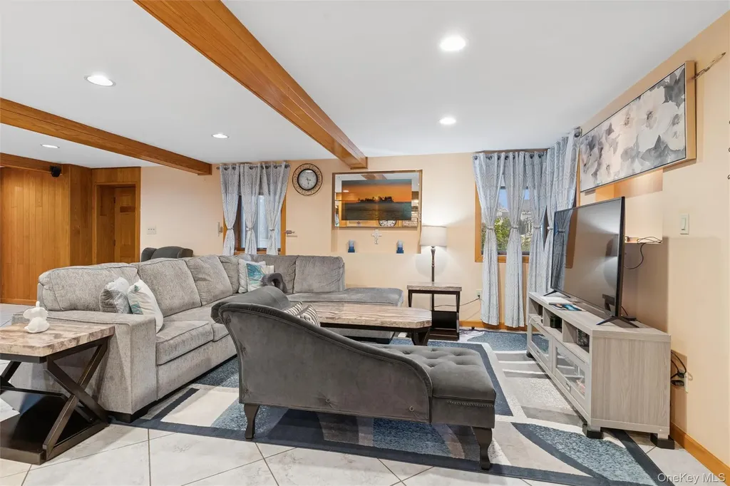615 E State Street Long Beach NY 11561