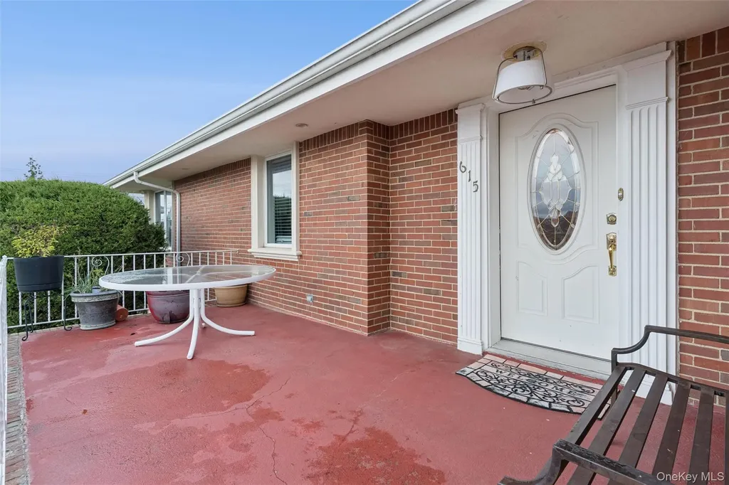 615 E State Street Long Beach NY 11561