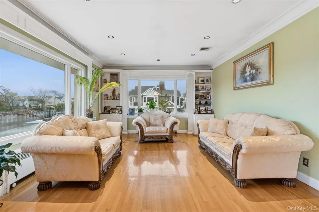 615 E State Street Long Beach NY 11561