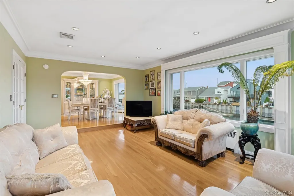 615 E State Street Long Beach NY 11561