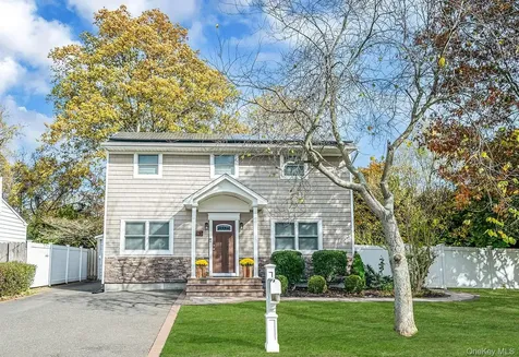785 Franklyn Avenue Bohemia NY 11716