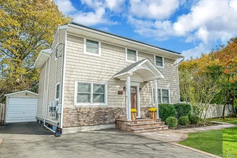 785 Franklyn Avenue Bohemia NY 11716
