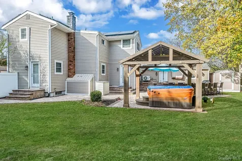 785 Franklyn Avenue Bohemia NY 11716