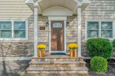 785 Franklyn Avenue Bohemia NY 11716