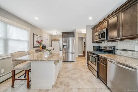 785 Franklyn Avenue Bohemia NY 11716