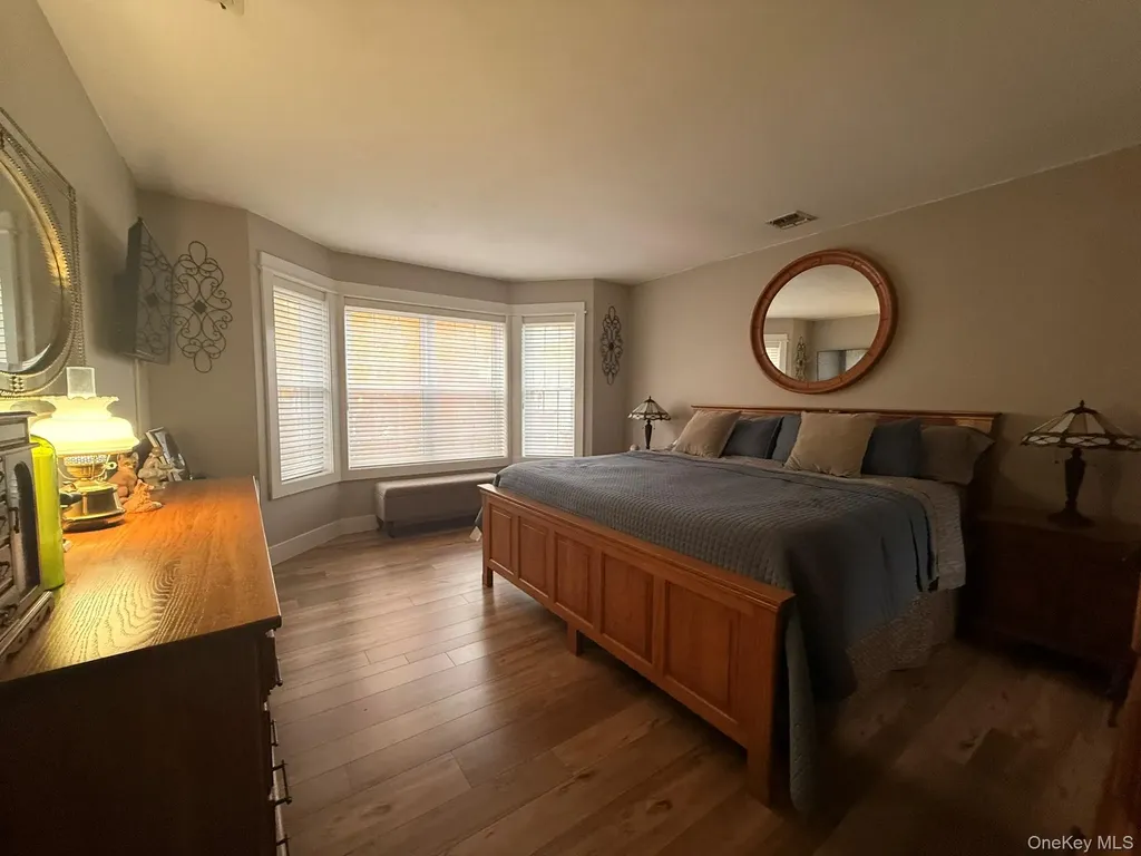 40 Winnecomac Circle Kings Park NY 11754