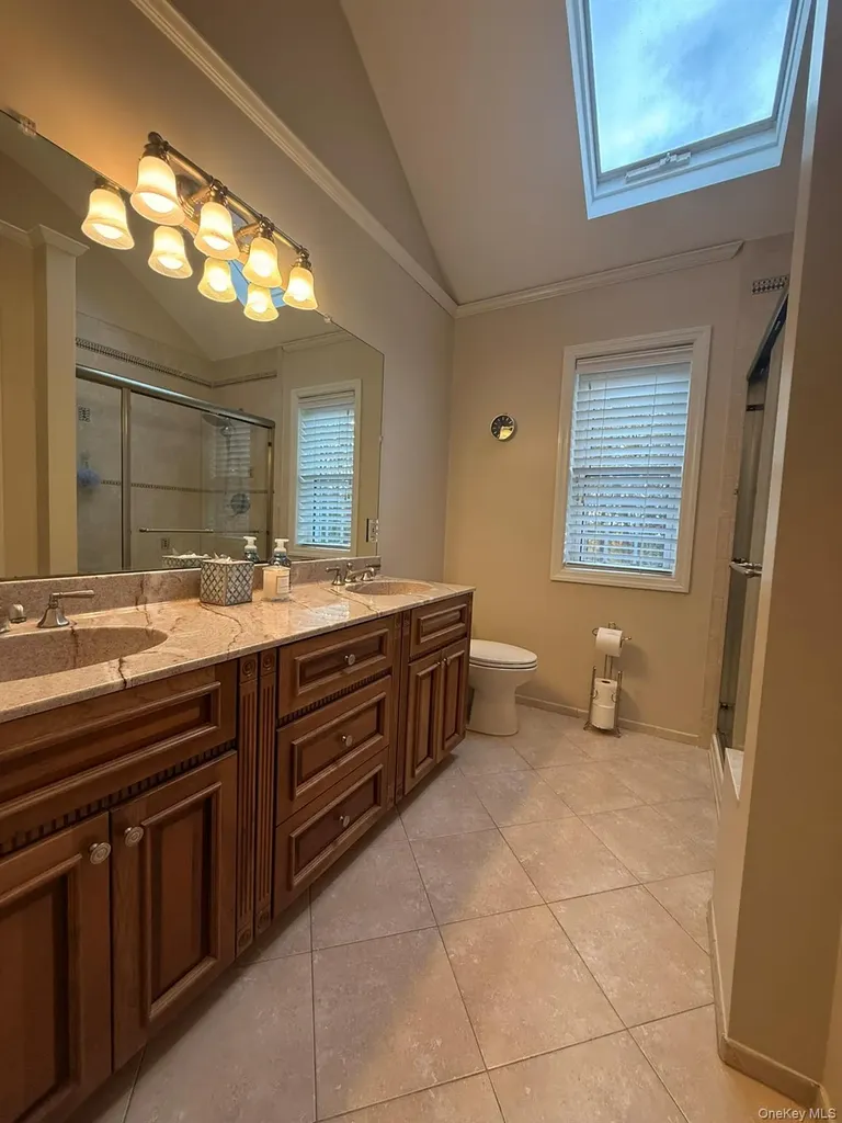 40 Winnecomac Circle Kings Park NY 11754