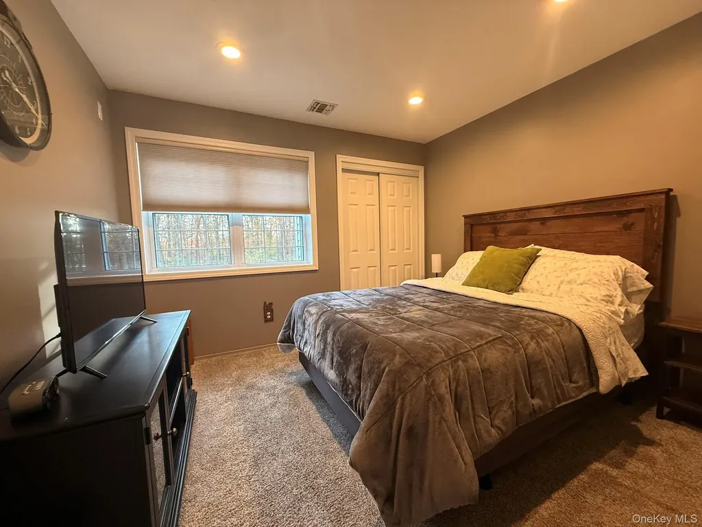 40 Winnecomac Circle Kings Park NY 11754