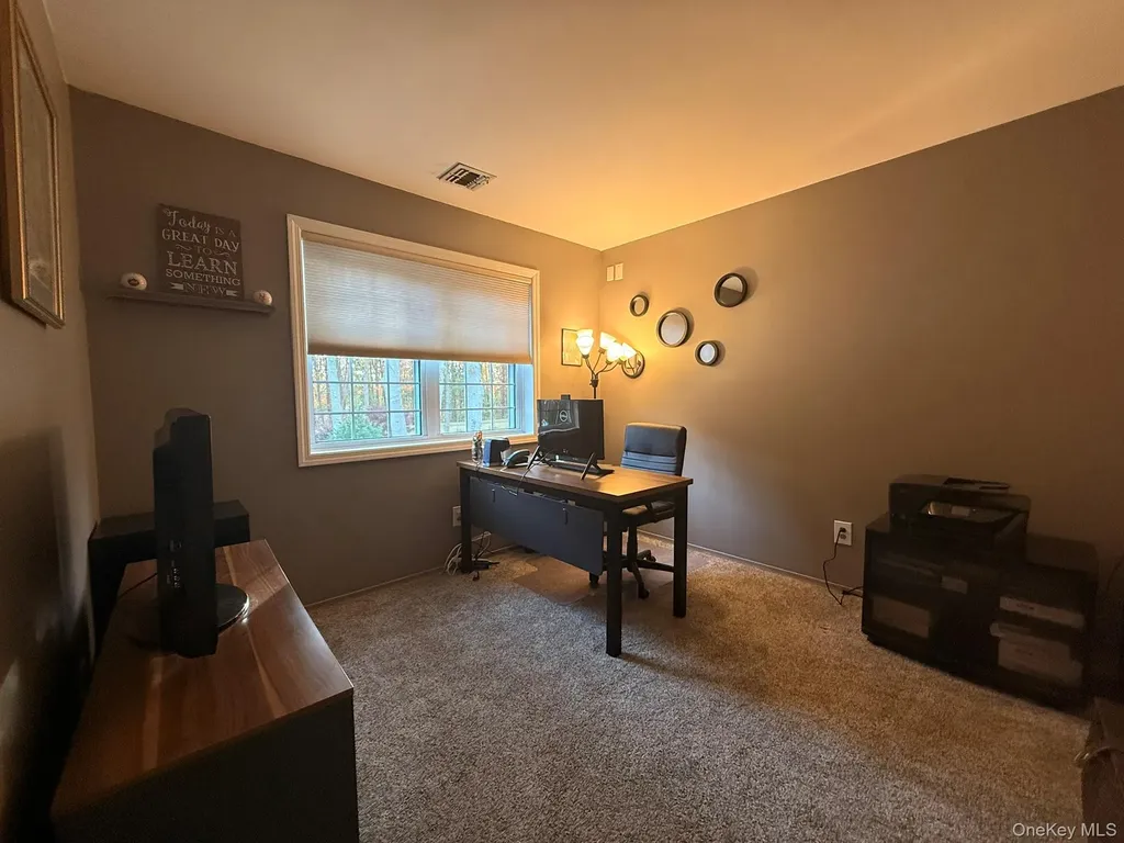40 Winnecomac Circle Kings Park NY 11754