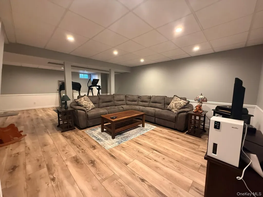 40 Winnecomac Circle Kings Park NY 11754