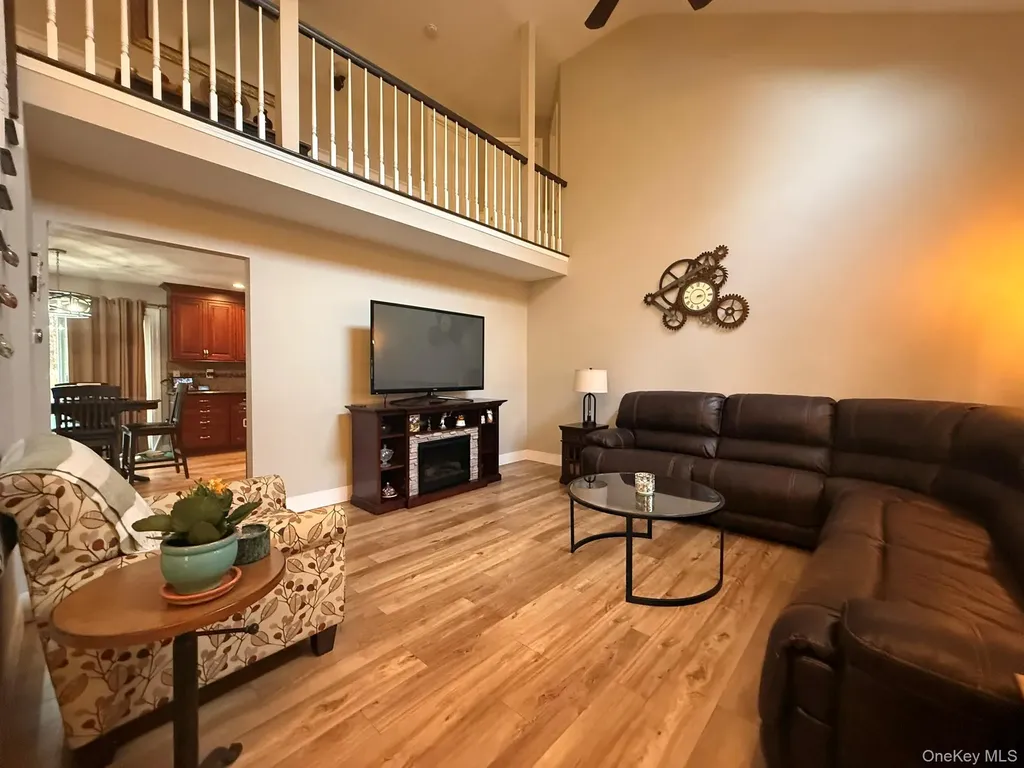 40 Winnecomac Circle Kings Park NY 11754