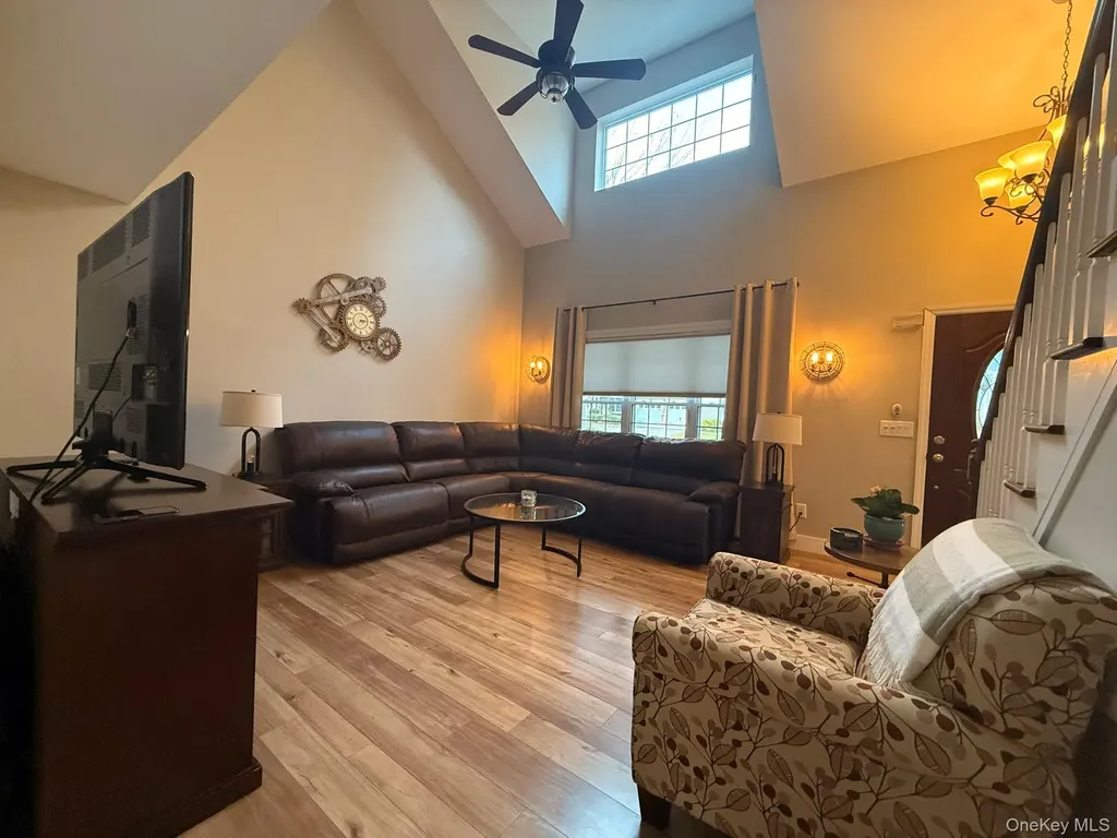 40 Winnecomac Circle Kings Park NY 11754