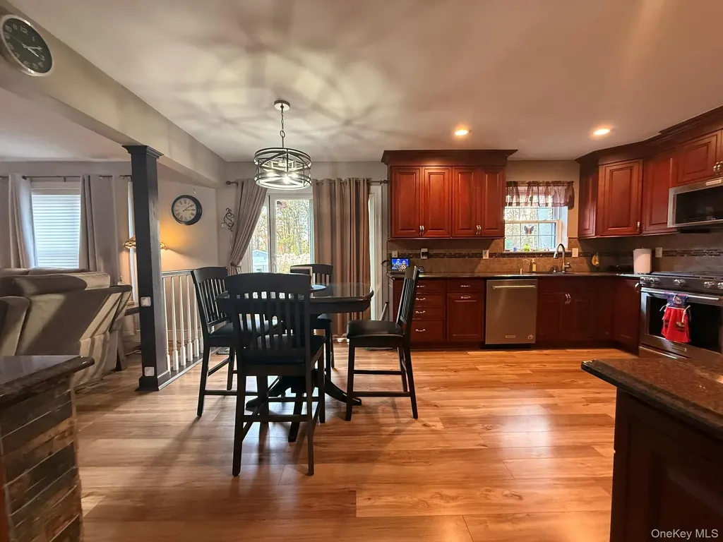 40 Winnecomac Circle Kings Park NY 11754