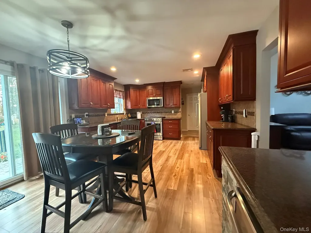 40 Winnecomac Circle Kings Park NY 11754