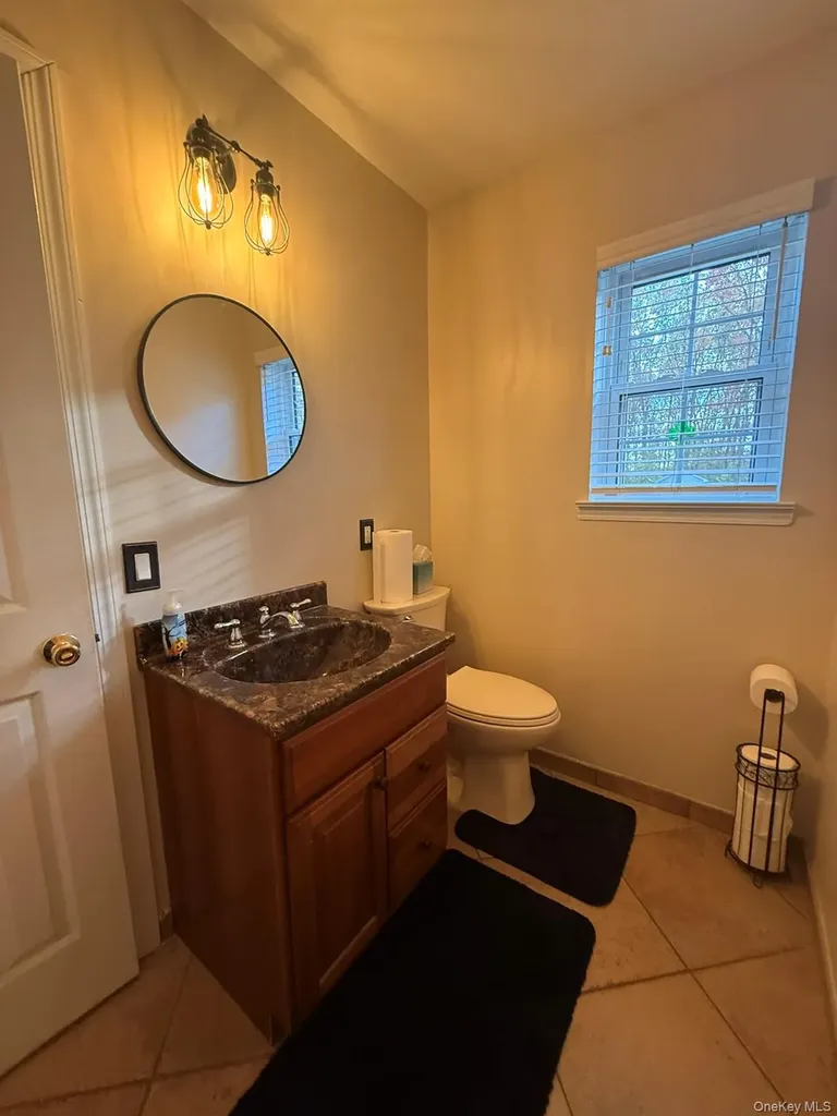 40 Winnecomac Circle Kings Park NY 11754