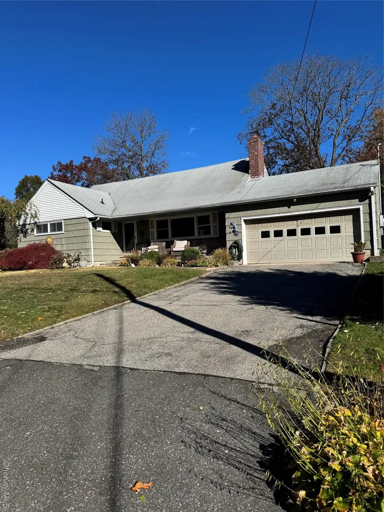 1 Glades Way Halesite NY 11743