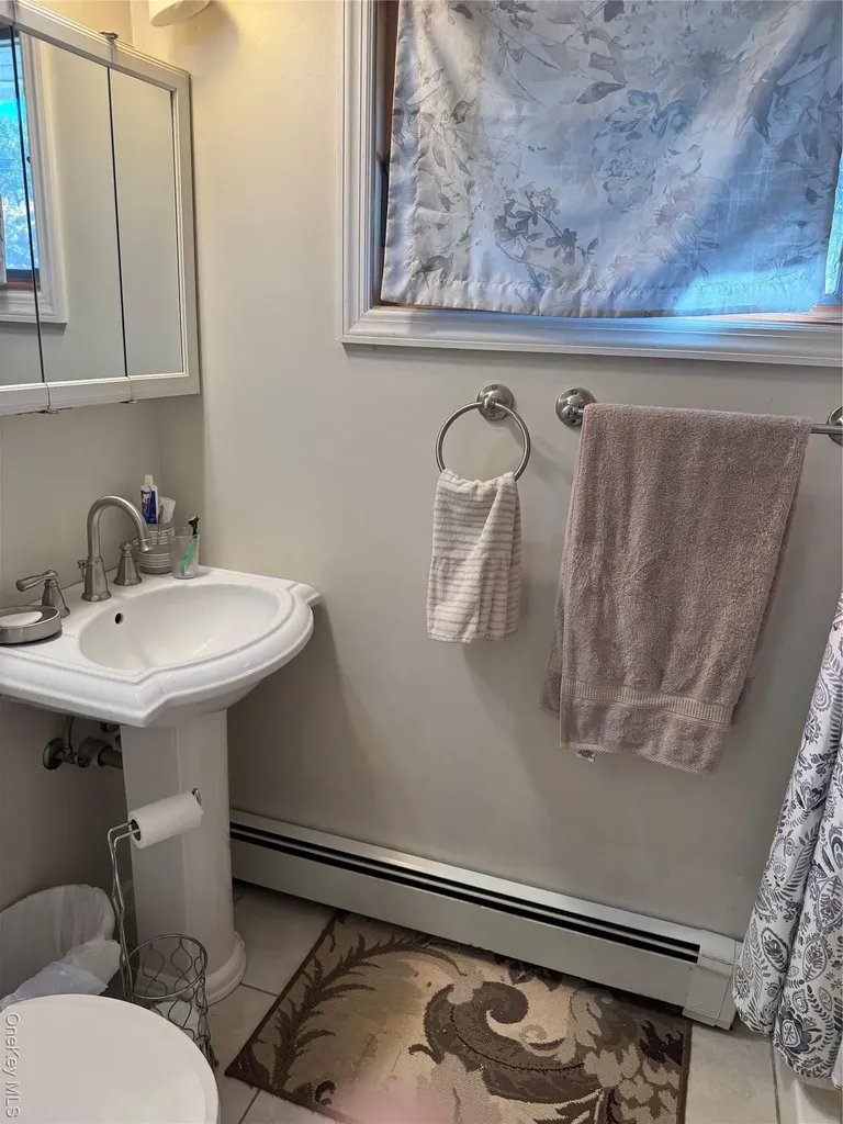 1 Glades Way Halesite NY 11743