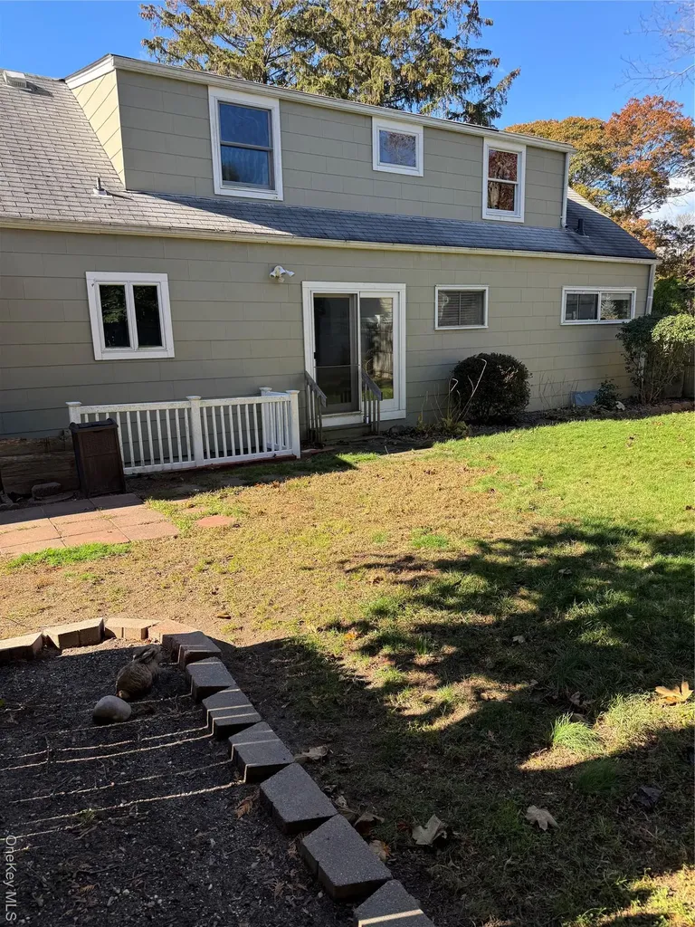 1 Glades Way Halesite NY 11743