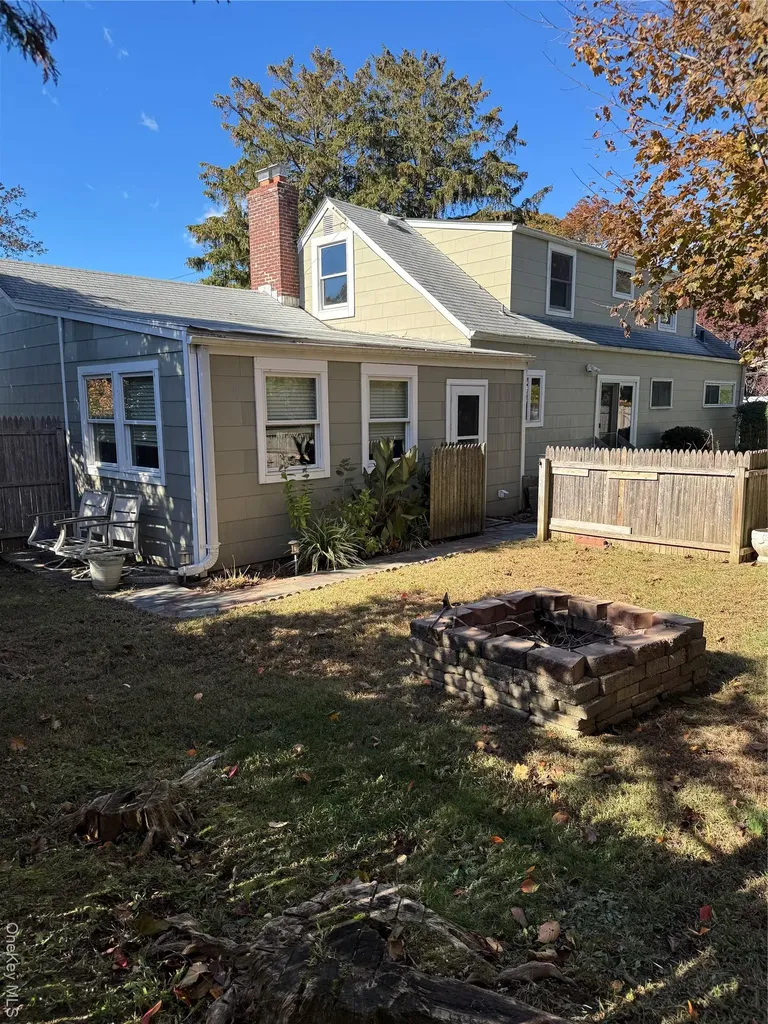 1 Glades Way Halesite NY 11743