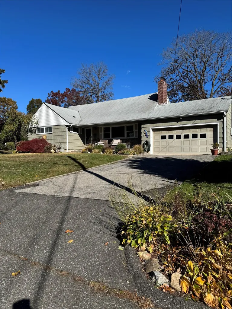 1 Glades Way Halesite NY 11743