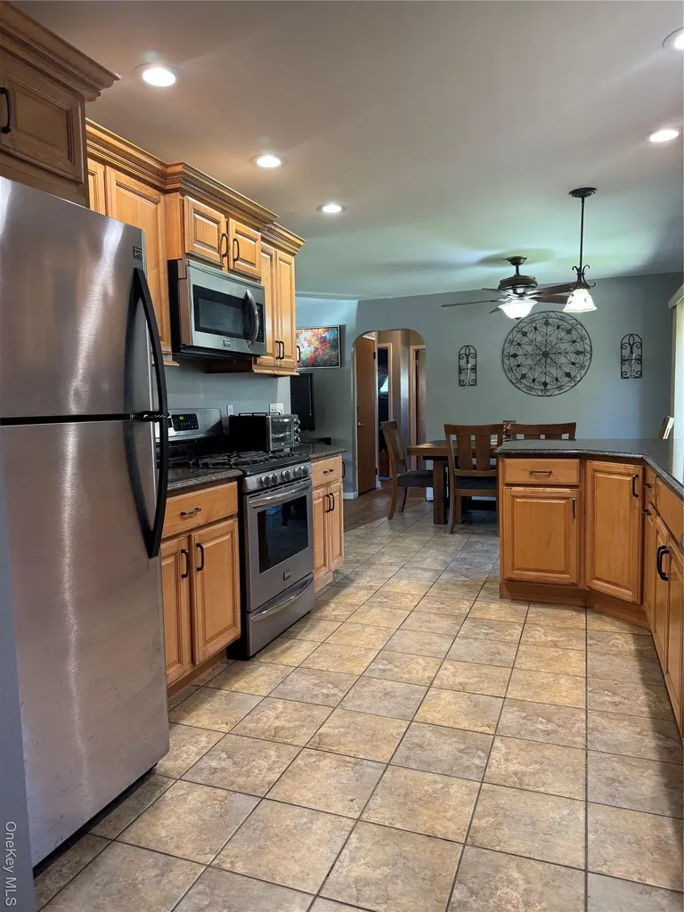 1 Glades Way Halesite NY 11743