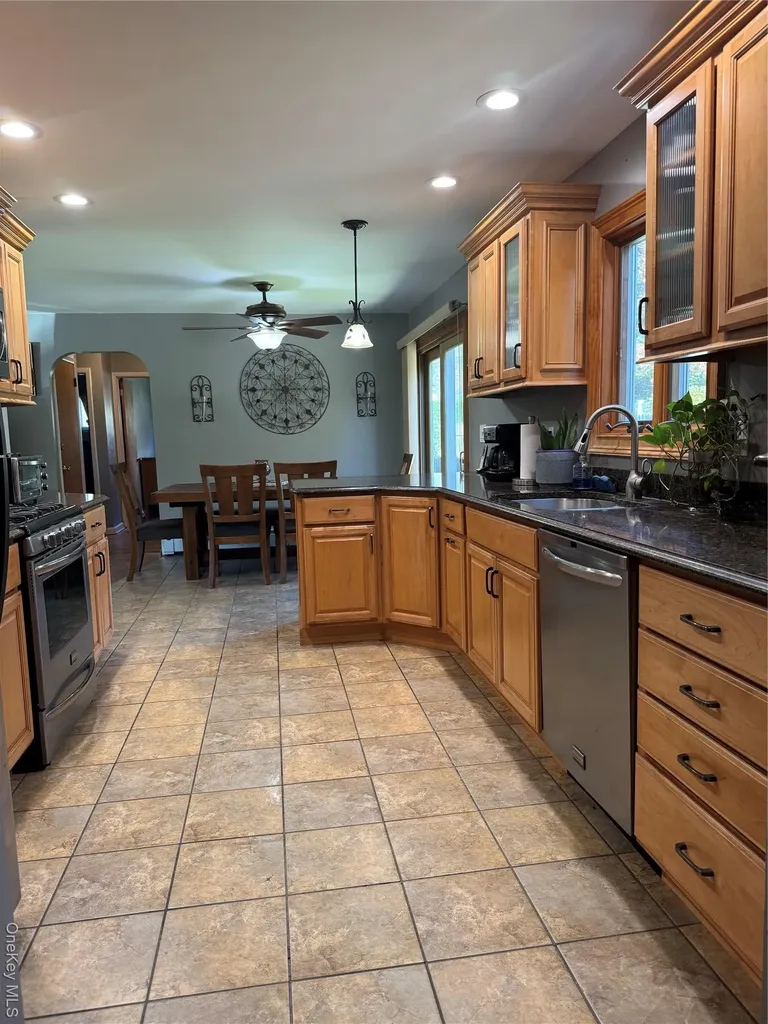 1 Glades Way Halesite NY 11743