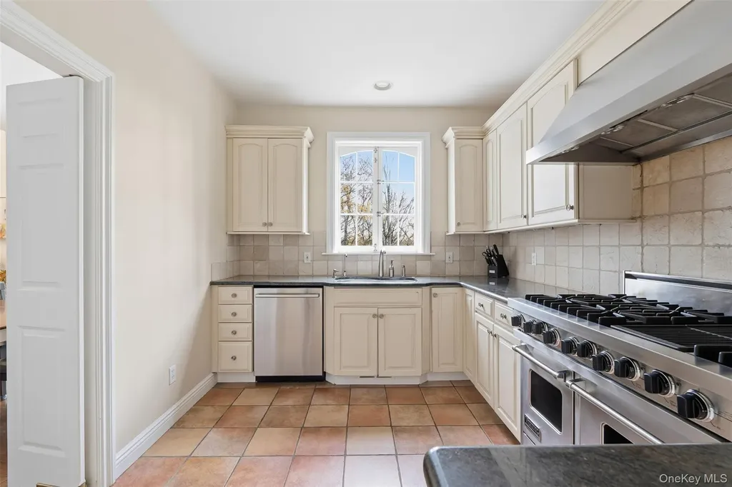 21 Spring House Road Pound Ridge NY 10576