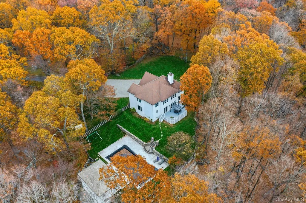 21 Spring House Road Pound Ridge NY 10576