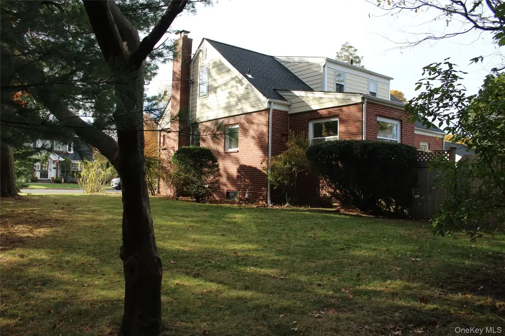 7 Okleigh Place Northport NY 11768