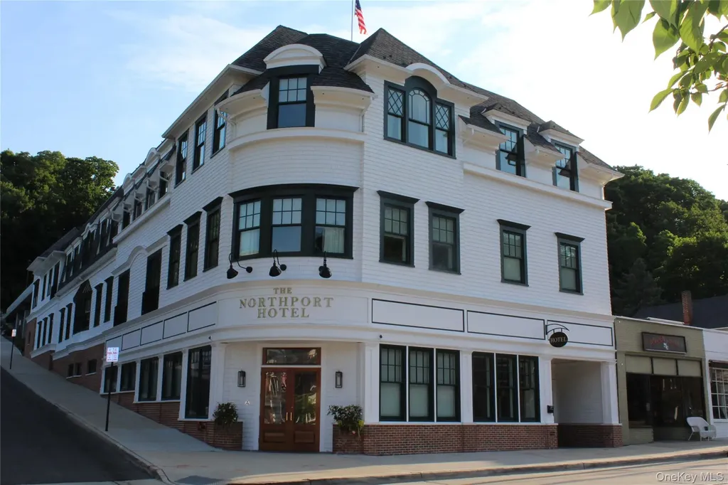 7 Okleigh Place Northport NY 11768
