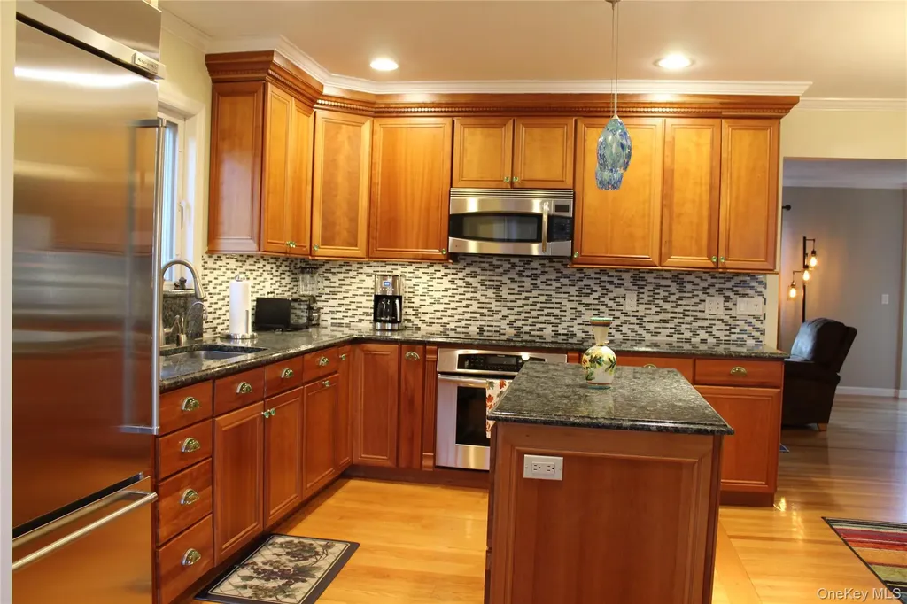 7 Okleigh Place Northport NY 11768